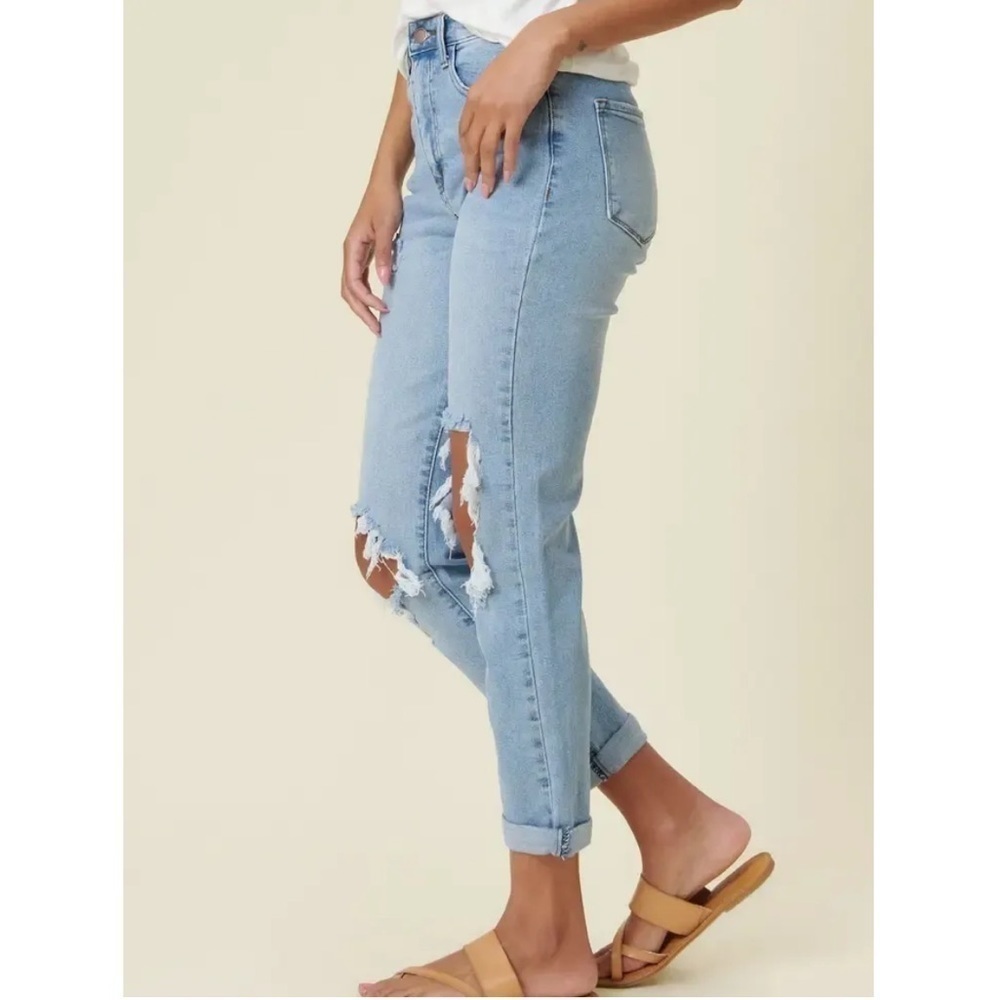 Vibrant MIU High Rise Distressed Light Wash All to Me Mom Denim Jeans - Picture 10 of 13